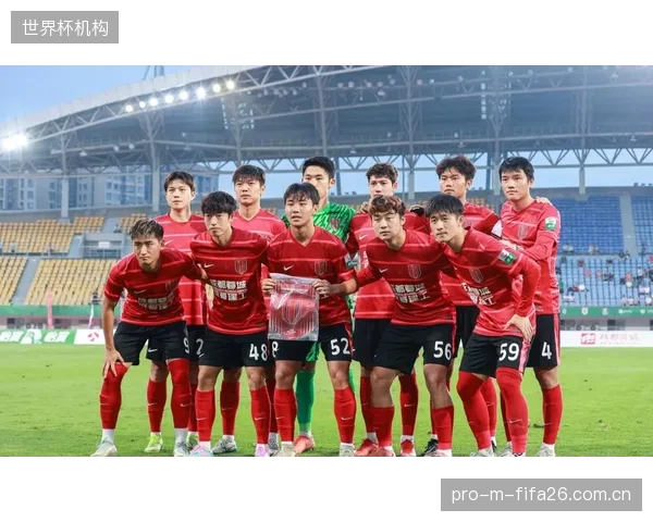 成都蓉城凭借恐怖的主场战绩和稳定攻防体系，半程建立巨大领先优势，冠军相尽显。